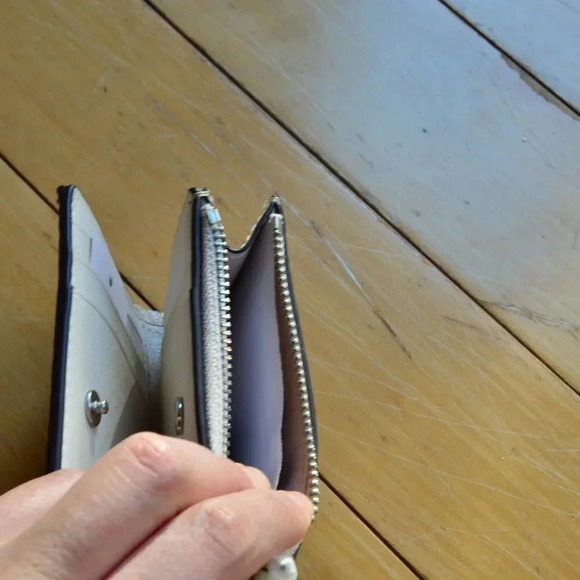 Coach CM852 Bifold Wallet In Signature Canvas - Picture 8 of 8